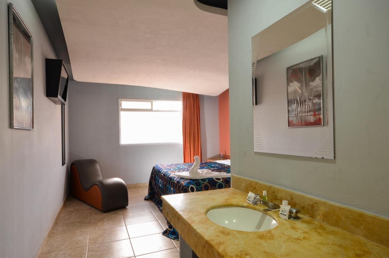 Motel Venecia Momoxpan Екстер'єр фото
